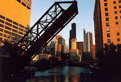 Chicago v zapadajcm slunci